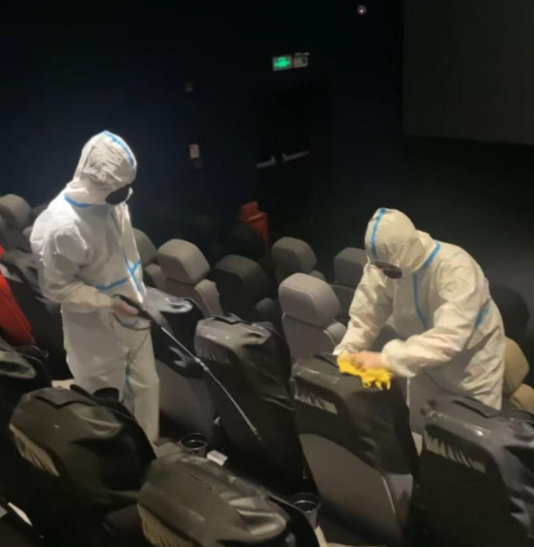 座椅上布满白色虫卵当地影院回应冰球突破豪华版app女子发现(图3)